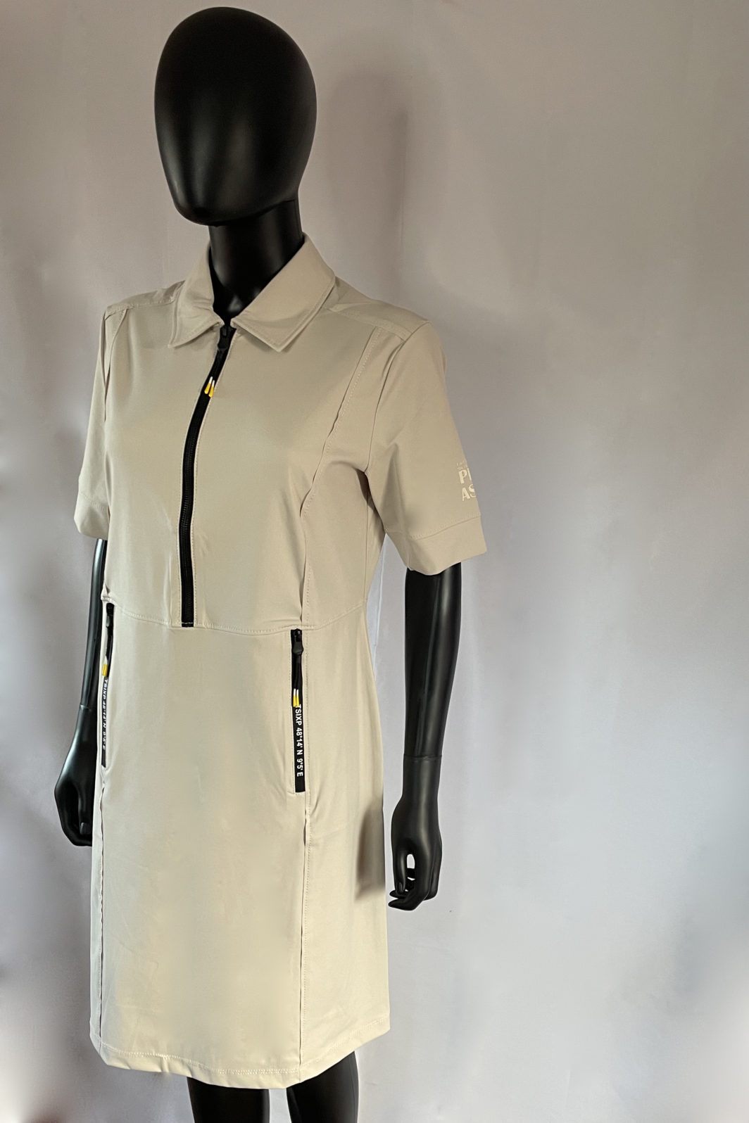 Twenty Six Peers Kleid in Stone mit farblich abgesetzten Reißverschlüssen – Bild 3