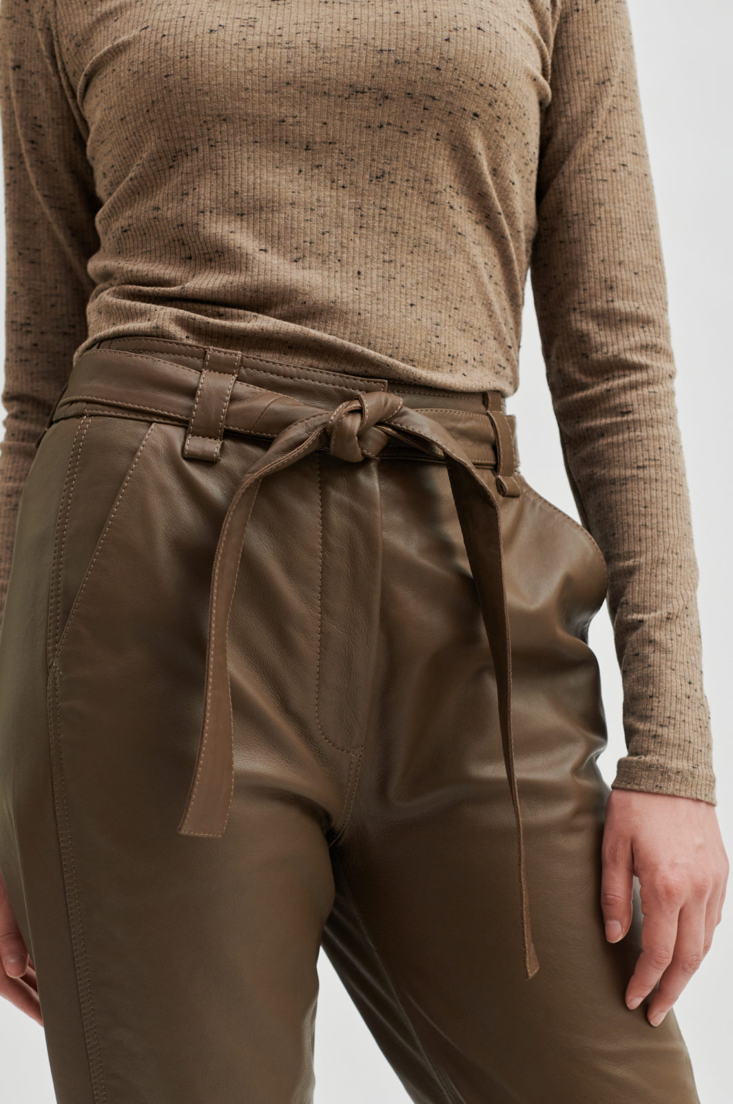 Second Female Lindie NEW Lederhose in Shitake – Bild 4