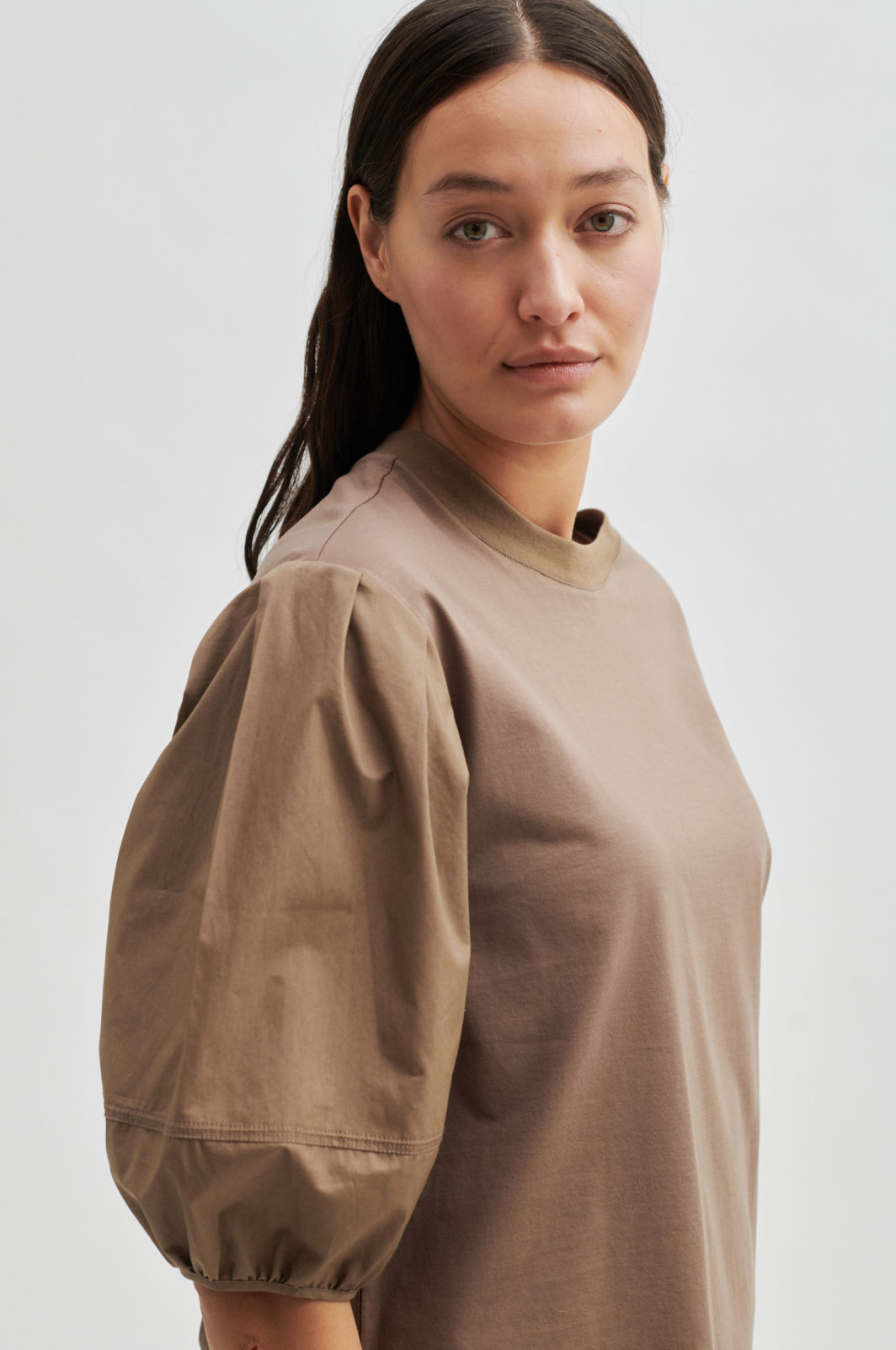 Second Female Ulfhild Shirt in Shitake – Bild 3