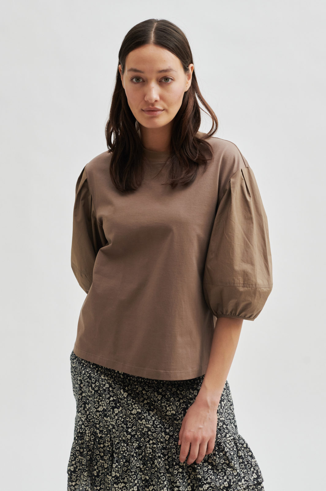 Second Female Ulfhild Shirt in Shitake – Bild 2