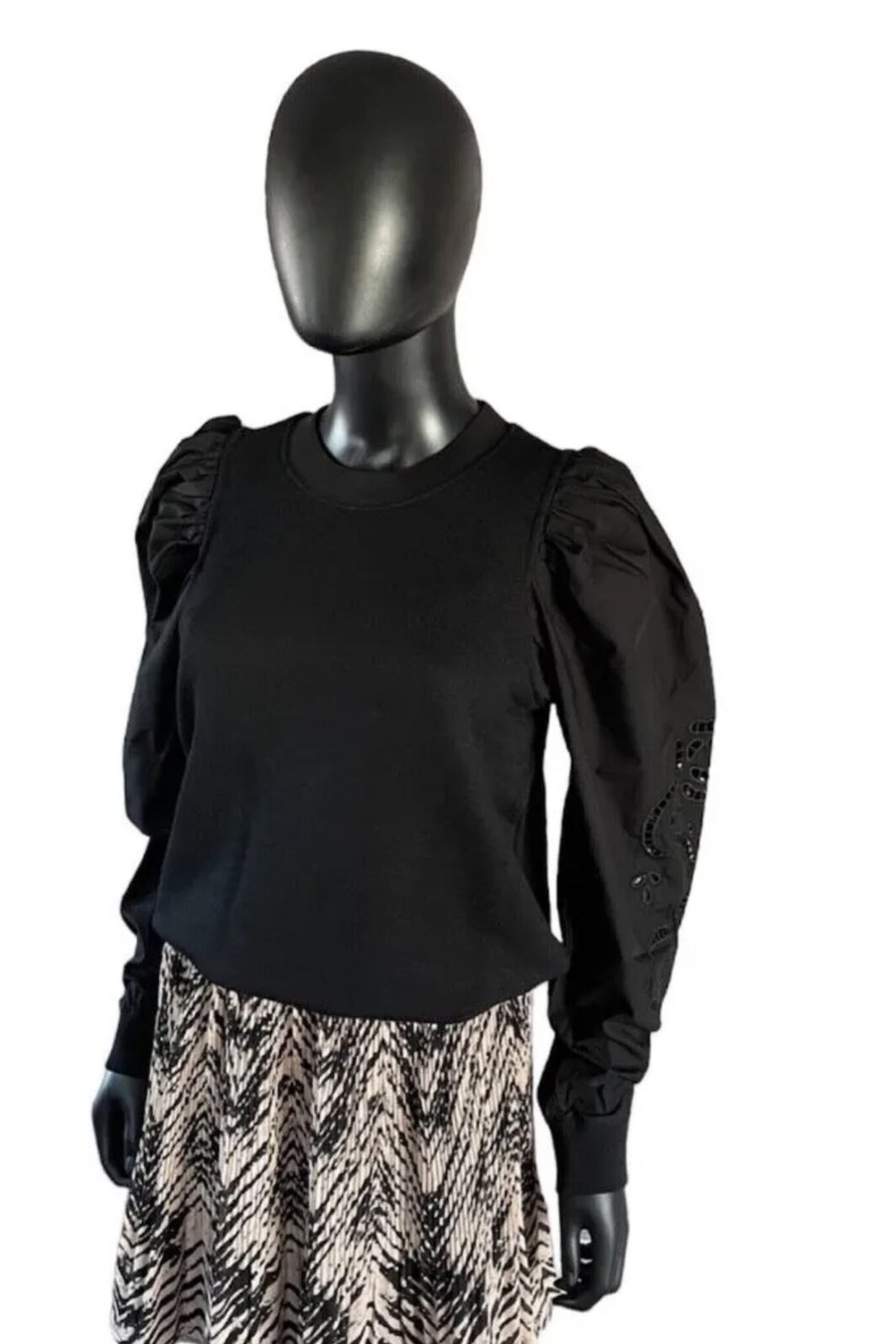 Second Female Martine Sweat in schwarz mit Lasercut im Ärmel – Bild 3