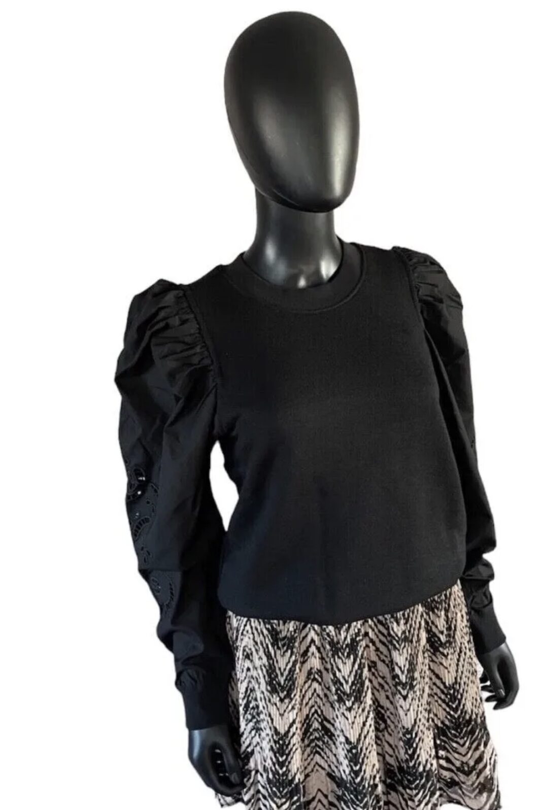 Second Female Martine Sweat in schwarz mit Lasercut im Ärmel – Bild 2