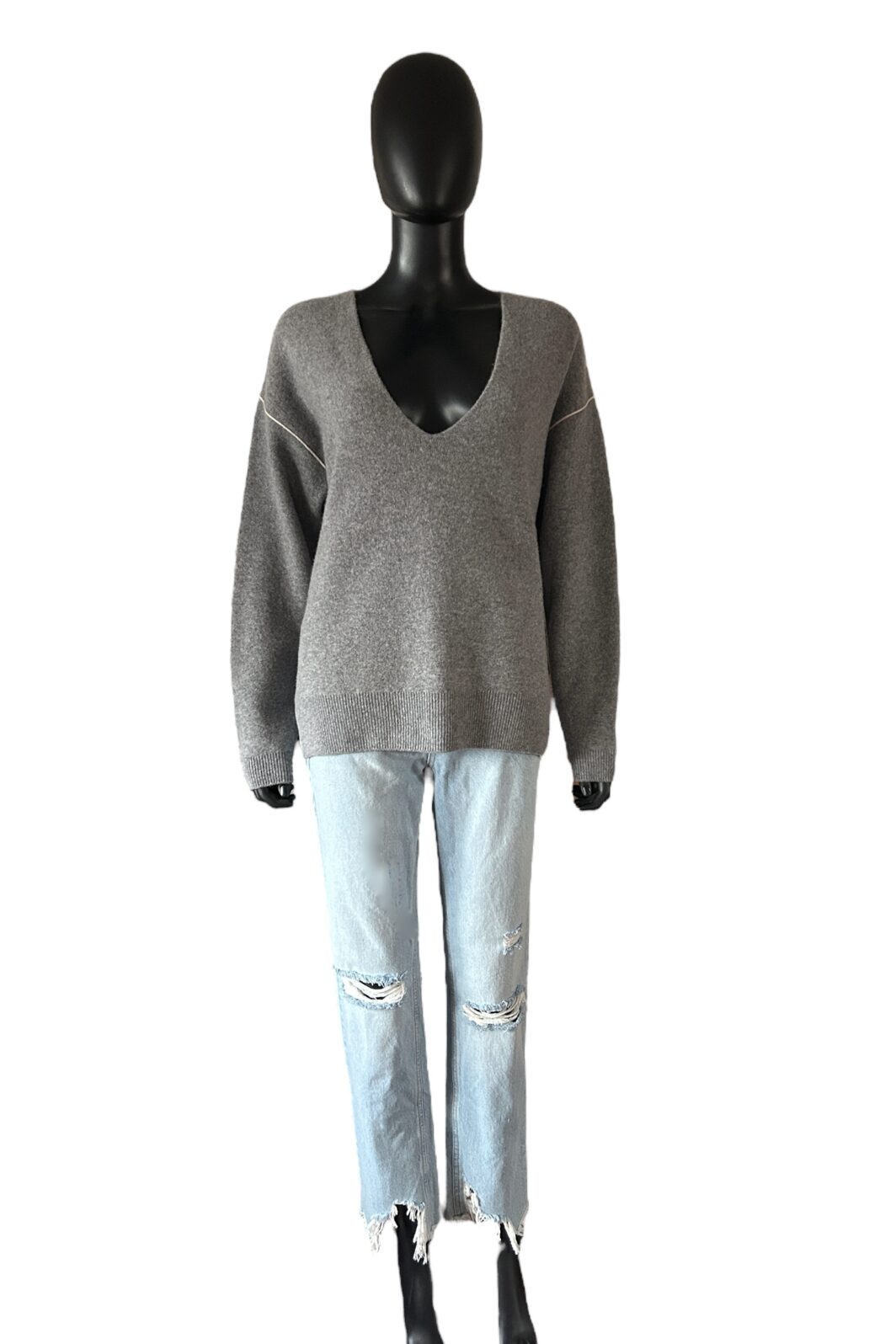 Closed Strickpullover mit tiefem V-Ausschnitt in Grau – Bild 4