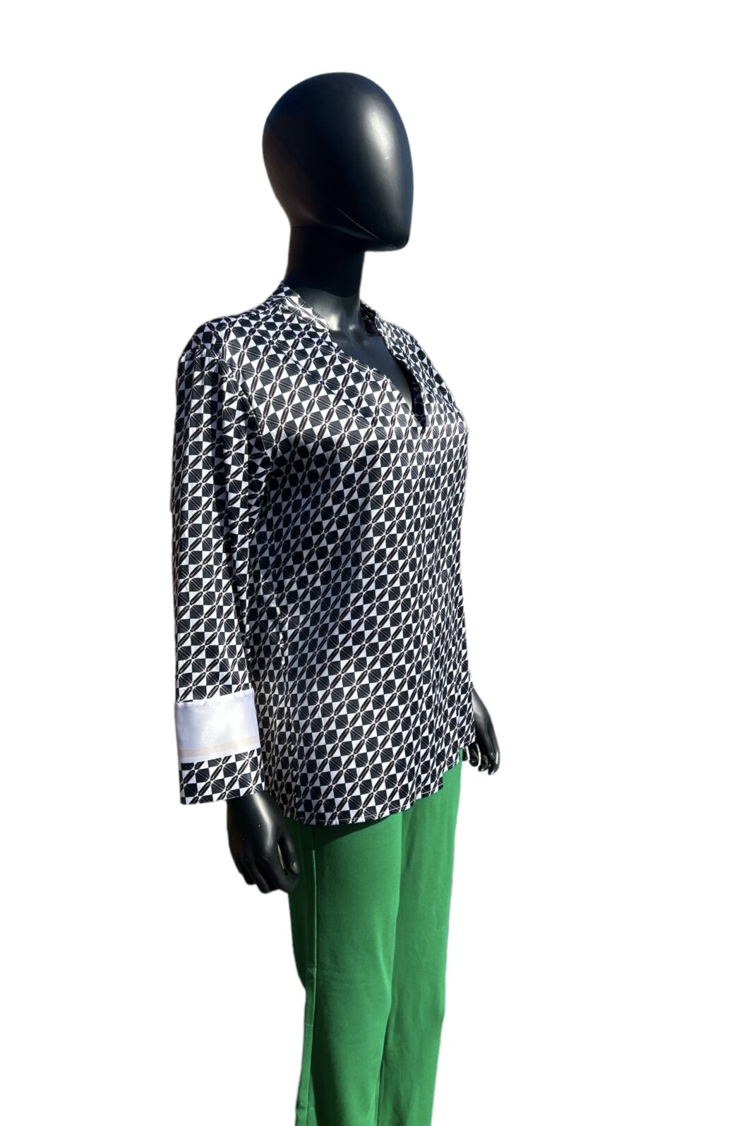 Herzensangelegenheit Seidenbluse in Caviar Mu – Bild 2