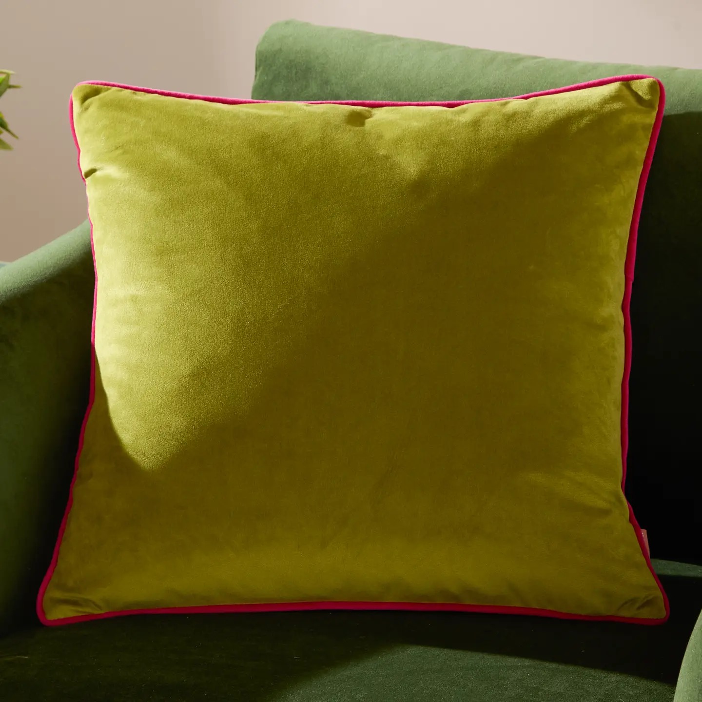 Riva Home Kissen Meridian Velvet Limettengrün/Knallpink – Bild 3